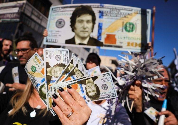 Un dólar, mil pesos: la «nueva convertibilidad» con la que sueña Milei