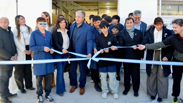 El intendente Claudio Larraza participó de la inauguración del SAF de la EPET 10