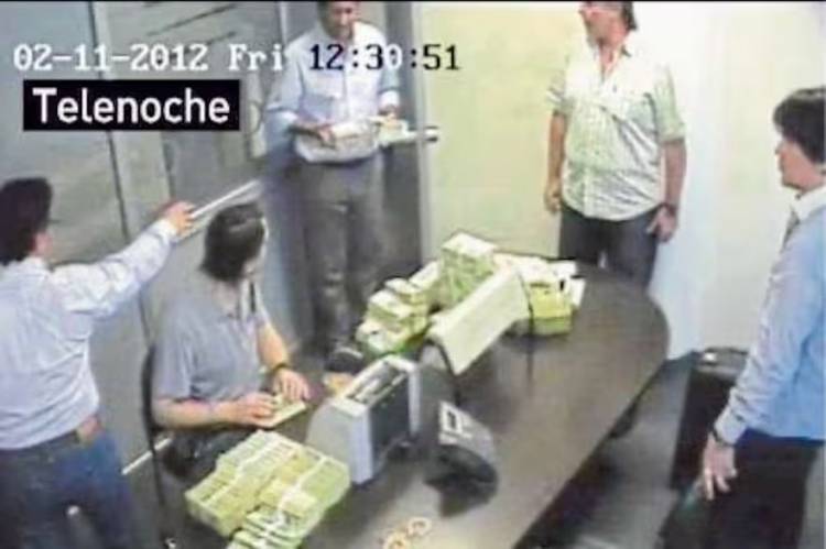 La ruta del dinero K: seis condenados deben presentarse en Comodoro Py para ser detenidos