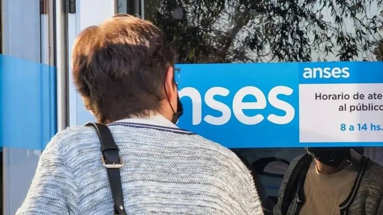 ANSES: ¿quiénes cobran mañana jueves 12? El calendario de pago de jubilaciones, pensiones, AUH y aguinaldo