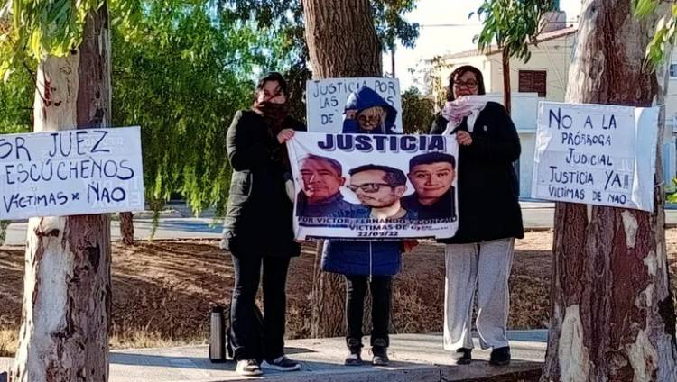 Explosión en la refinería NAO: postergaron la audiencia clave y los familiares denuncian maniobras dilatorias