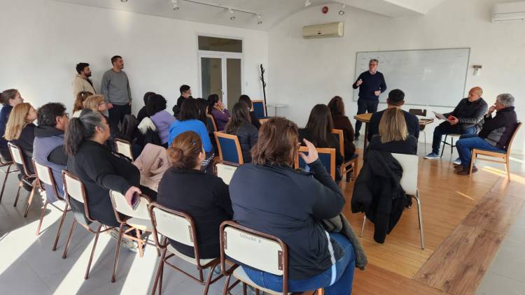 10 años después de la adjudicación de lotes, las familias del barrio Islas Malvinas recibirán los servicios