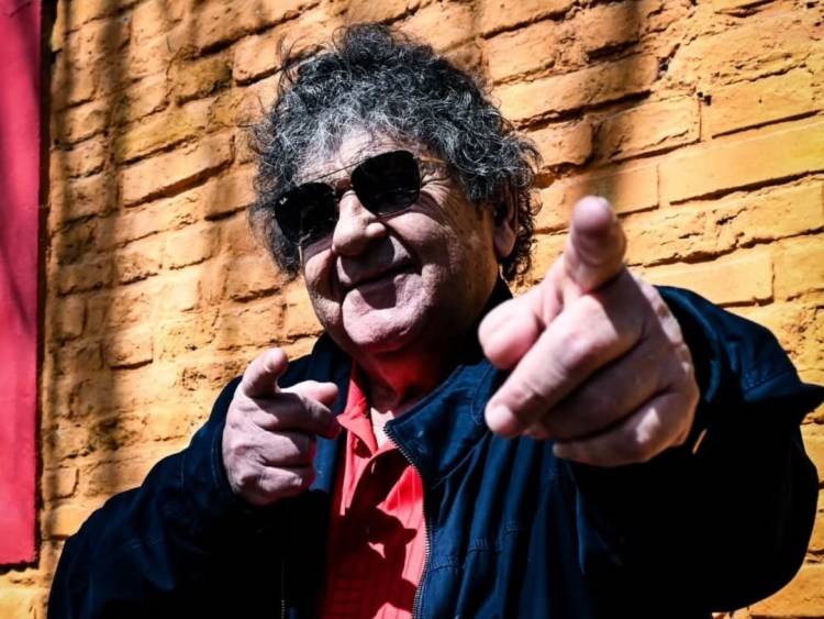 Cacho Deicas anunció su vuelta a los escenarios junto a sus nuevos músicos: “Esta es la banda que los va a divertir”