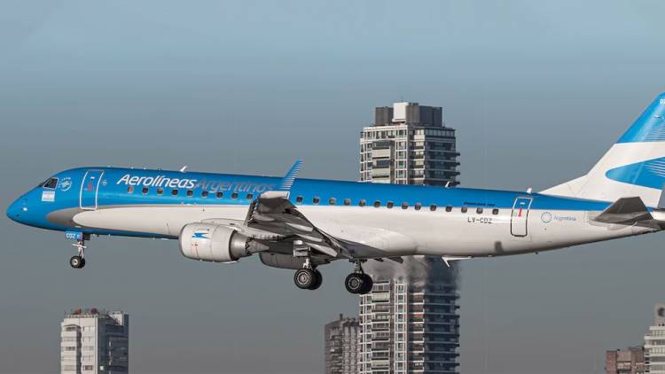 Aerolíneas Argentinas lanzó un plan para pagar pasajes en hasta 12 cuotas sin interés en vuelos nacionales