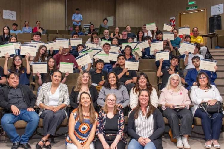 Estudiantes secundarios fueron reconocidos por su participación en las Olimpíadas de Matemática