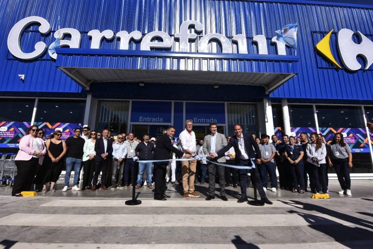 Maxi Carrefour celebró su desembarco en Plaza Huincul