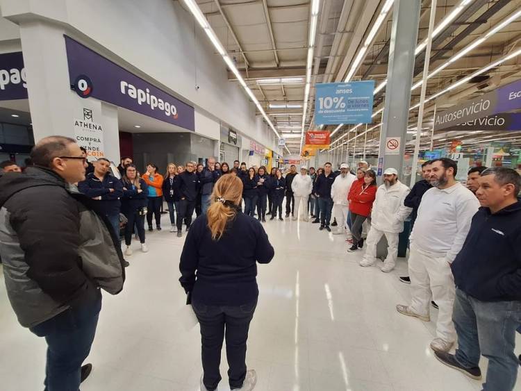 La alta morosidad en tarjetas pega de lleno en supermercados: La Anónima, Libertad y Changomás se achican