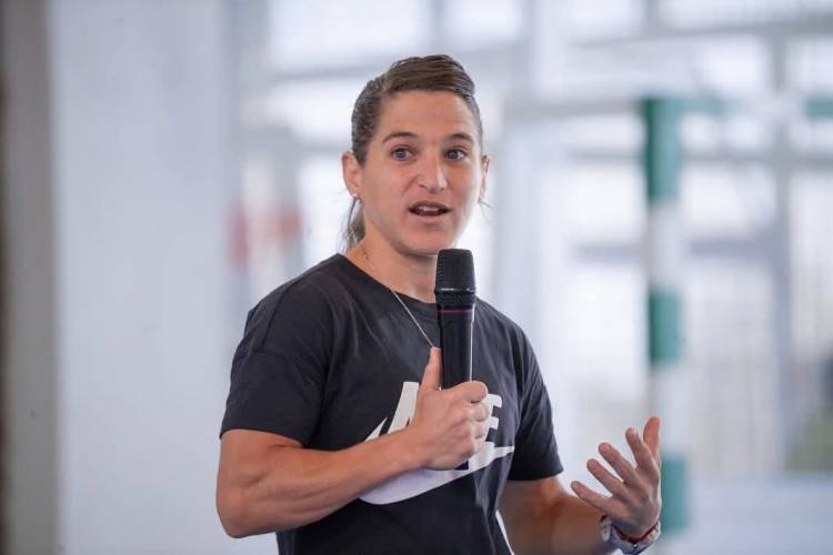 Paula “Peque” Pareto brindó una charla en el marco de “formar a los formadores”