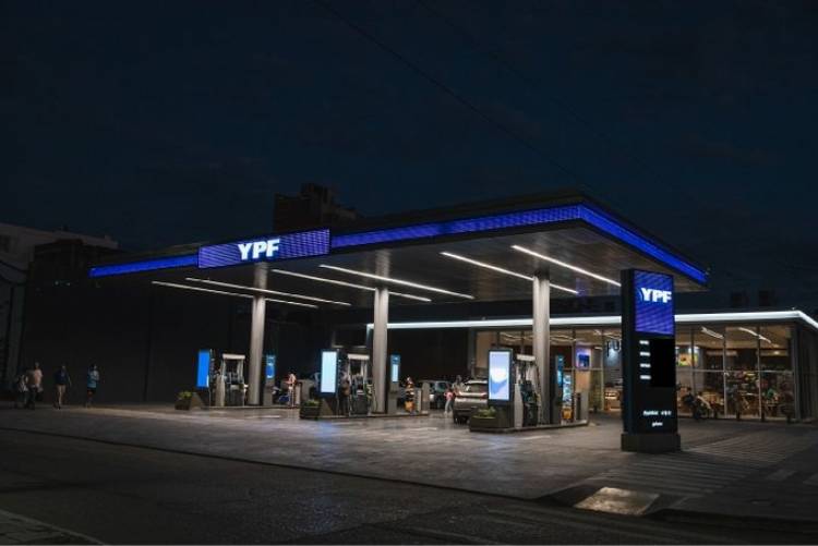 YPF confirmó un aumento del 1% en los combustibles y alargó el congelamiento por 45 días más