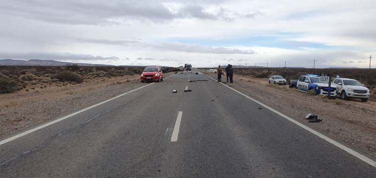 Tragedia en la Ruta 22: un muerto tras un choque entre un auto y un camión cerca de Cutral Co
