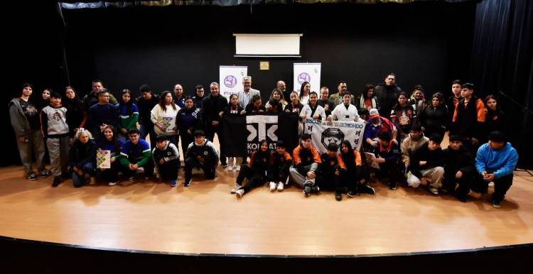 Entrega de aportes a clubes de Plaza Huincul