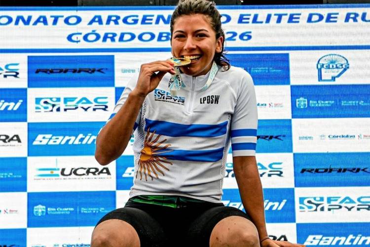 Abril Garzón: «Es muy complejo crecer en un pueblo así, irte y no volver: estamos aislados del mundo»